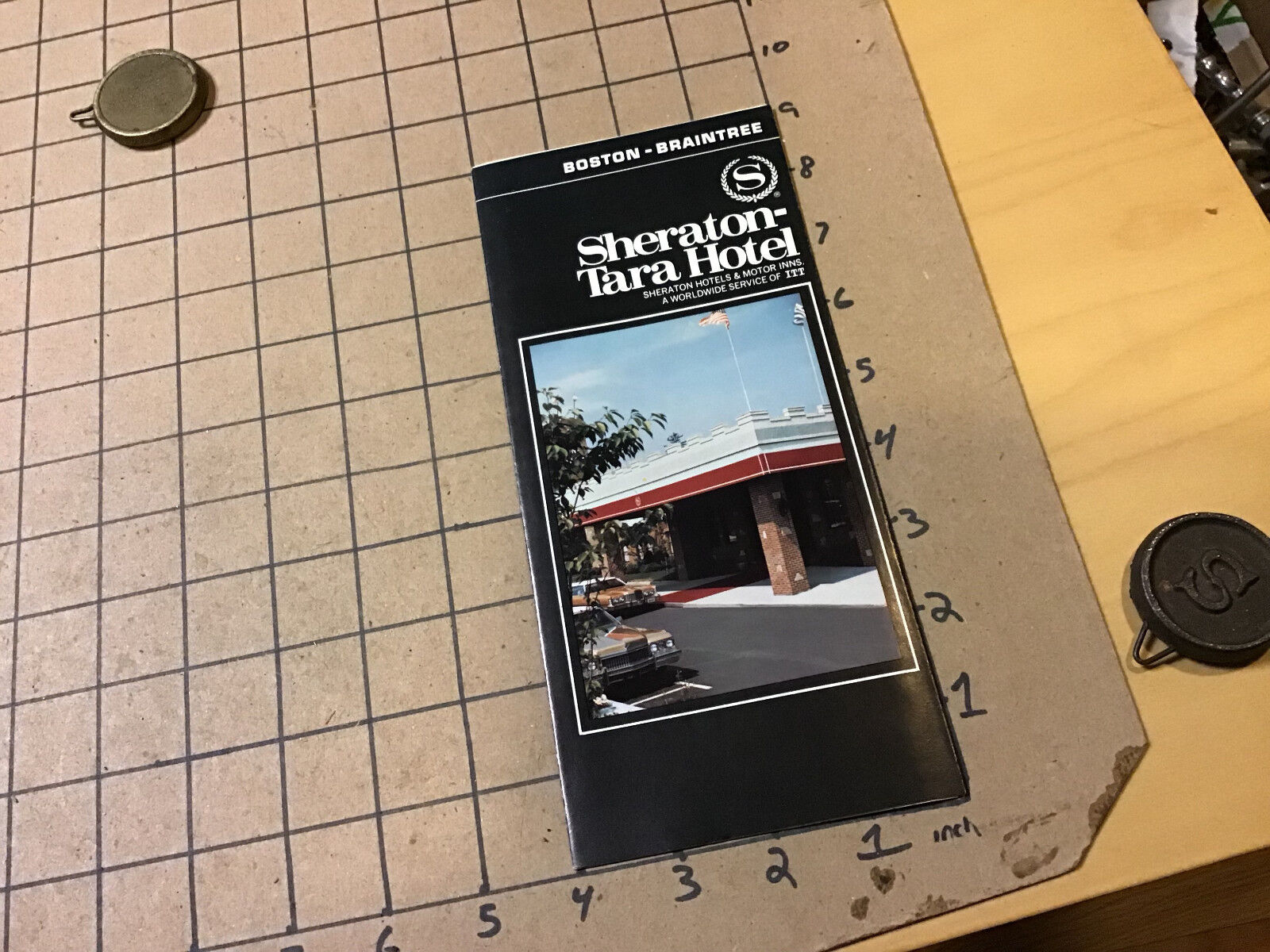 HIGH GRADE Original Brochure: 1973 SHERATON-TARA HOTEL boston-braintree