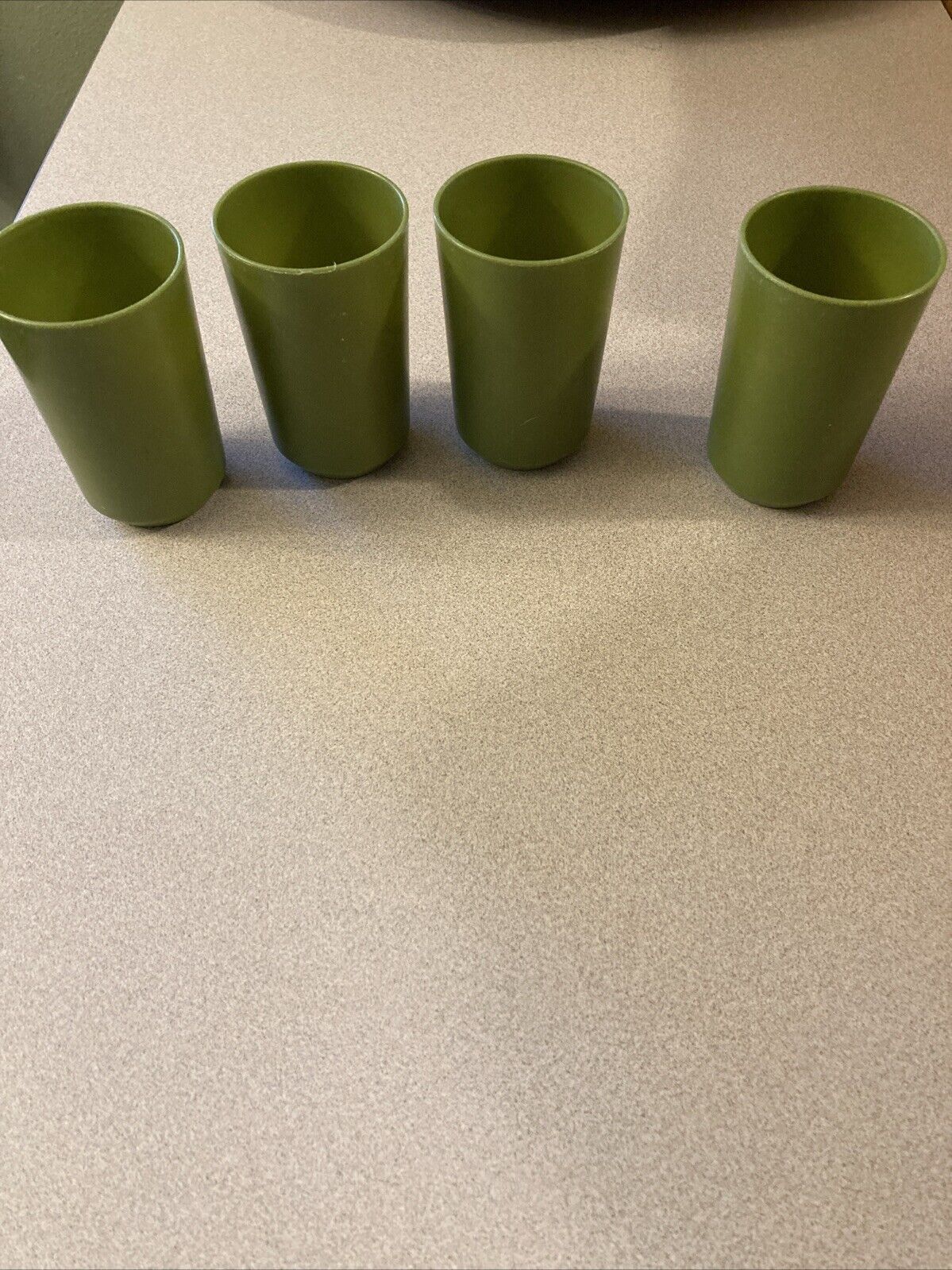 4 VINTAGE RUBBERMAID PARTY PLAN GREEN 8OZ TUMBLERS STACKABLE