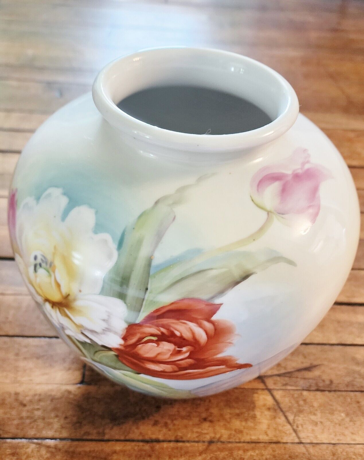 Beautiful 8 Inch Hand Painted Floral Vase ROSE CHINA JAPAN Has Signature