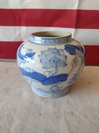 CHINESE Oriental Blue Floral VASE IN GOOD CONDITION ,6