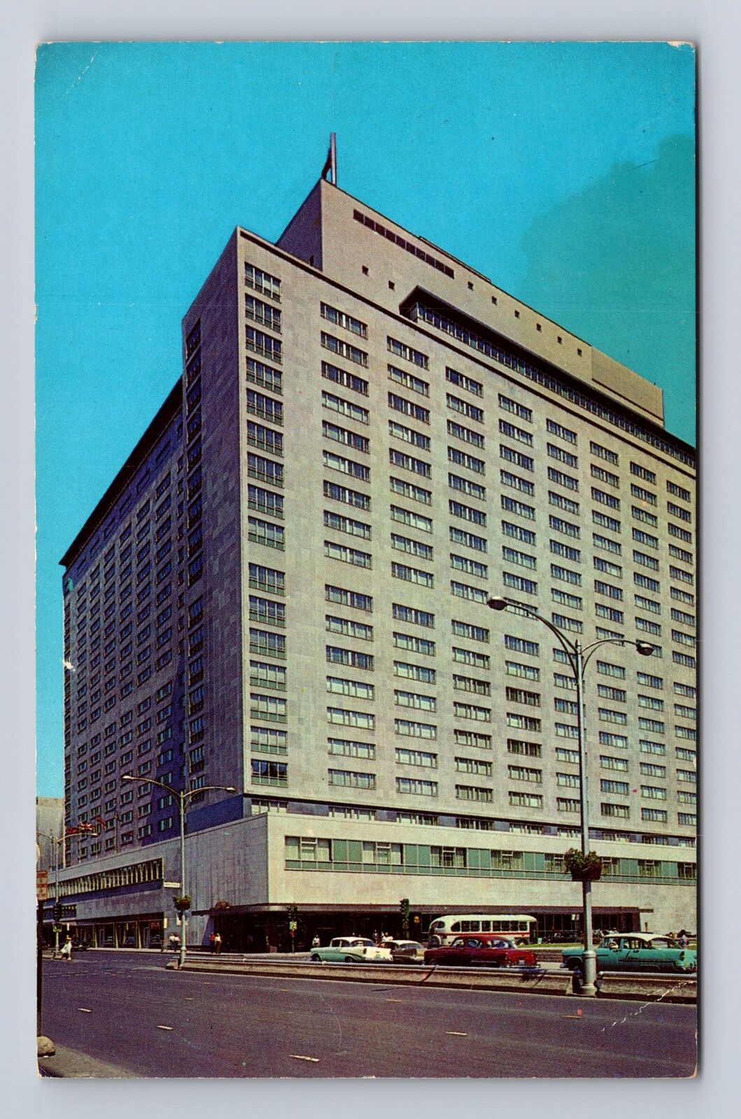 Montreal-Quebec, New Queen Elizabeth Hotel, Advertising Vintage Postcard