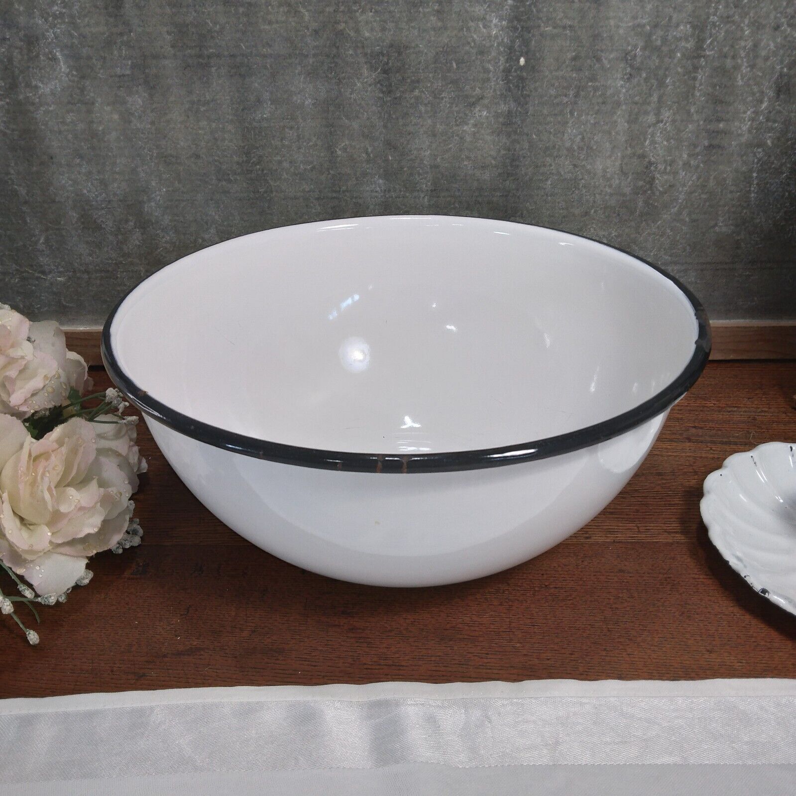 Vintage Enamelware Large Mixing Bowl White w/Black Trim 10