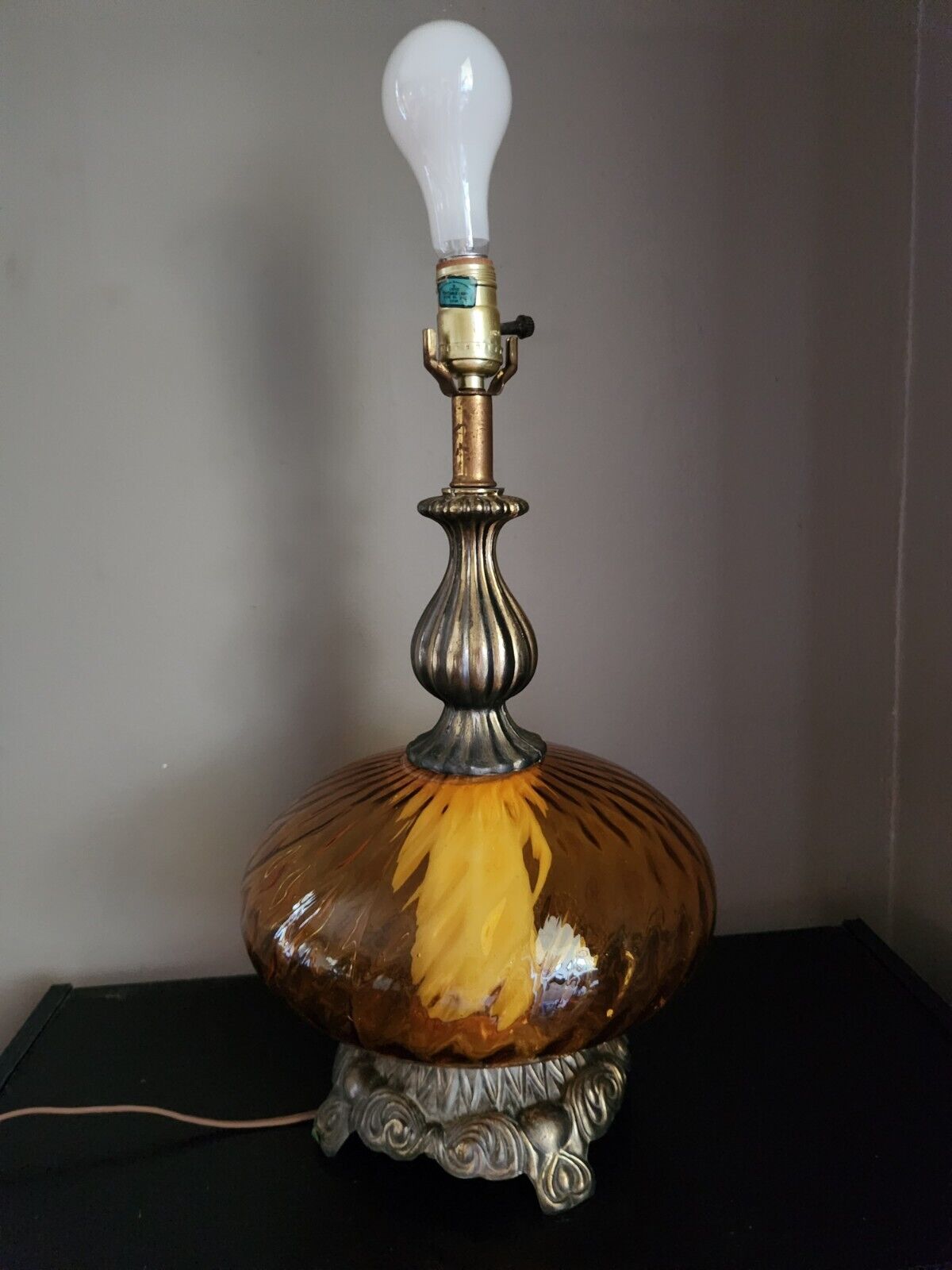 Vintage Table Lamp 3-way Amber Glass Bottom Globe  Lamp Mid Century