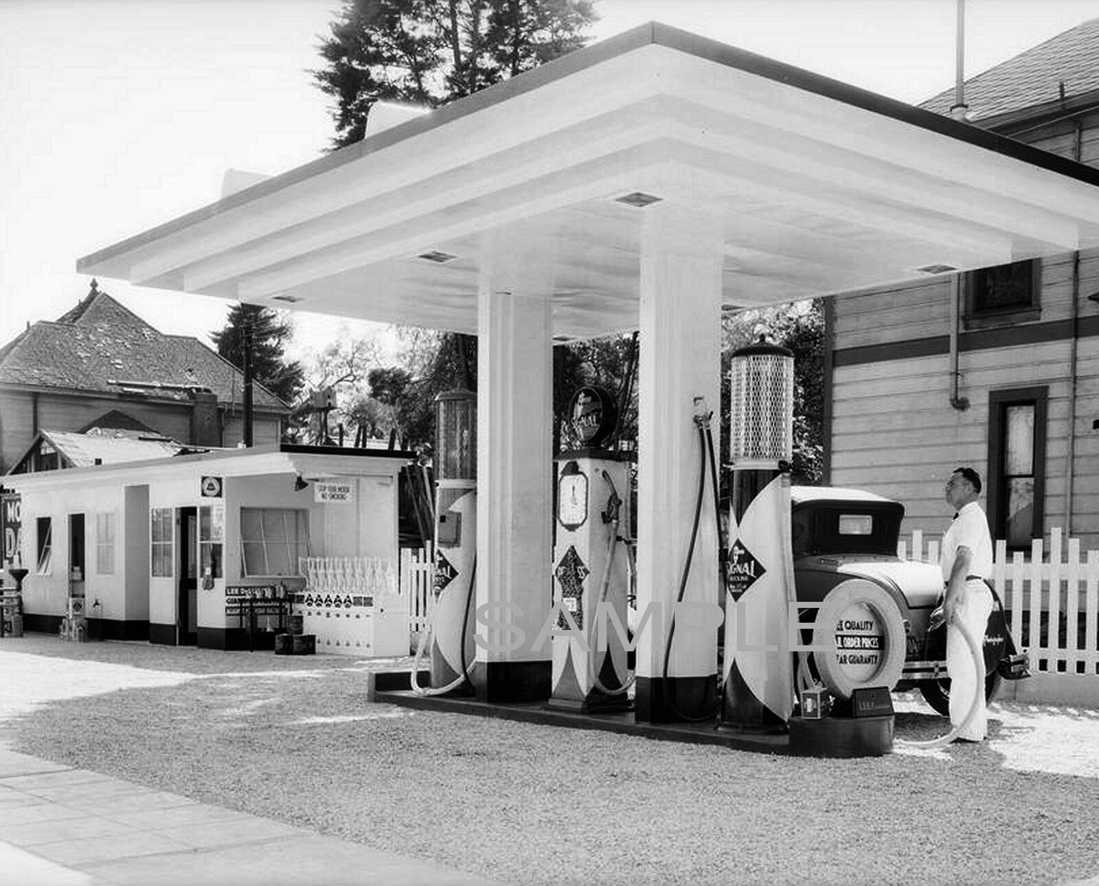 1933 Los Angeles SIGNAL Gas Station Photo  (231-G)