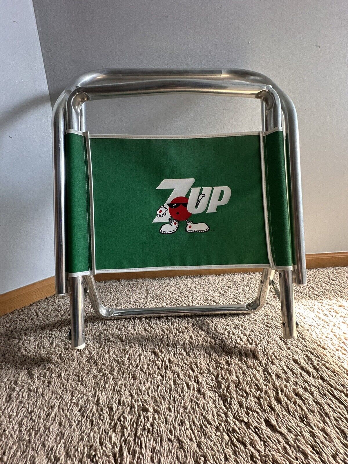 vintage folding beach/stadium chair(7up logo) & aluminum frame (great Condition)