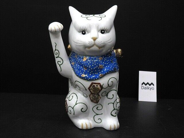 ZA109 Japanese Beckoning Maneki Cat -IMARI- Right Hand Lucky Waving Porcelain