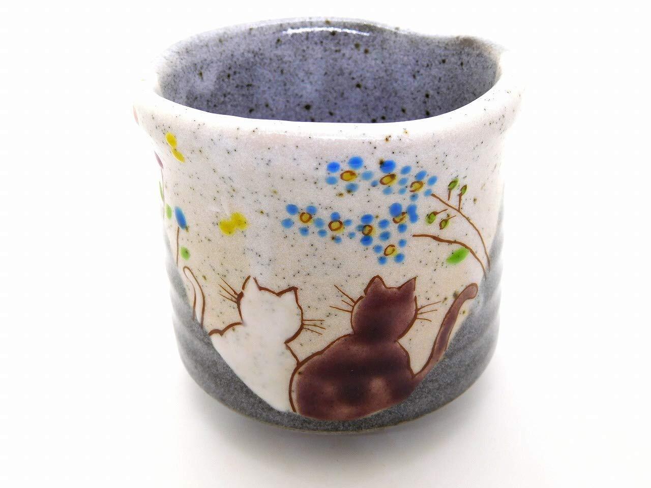 Kutani Ware (Kura) Made in Japan Yunomi Tea Cup Cat Hidamari