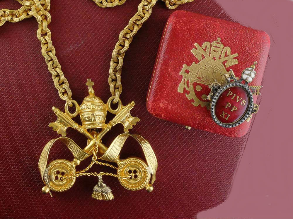 Museum Artifact Vatican Pope Chain Medal Relic Rome Priest Catholic KC Bishop KT