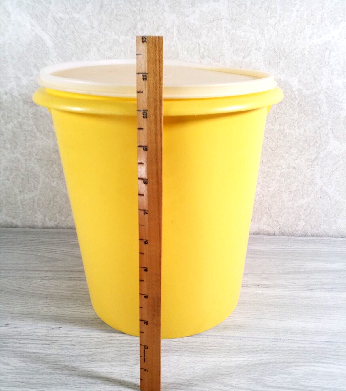 Vintage Tupperware XL Storage Container 9 Qt Yellow 255-9 Huge Container