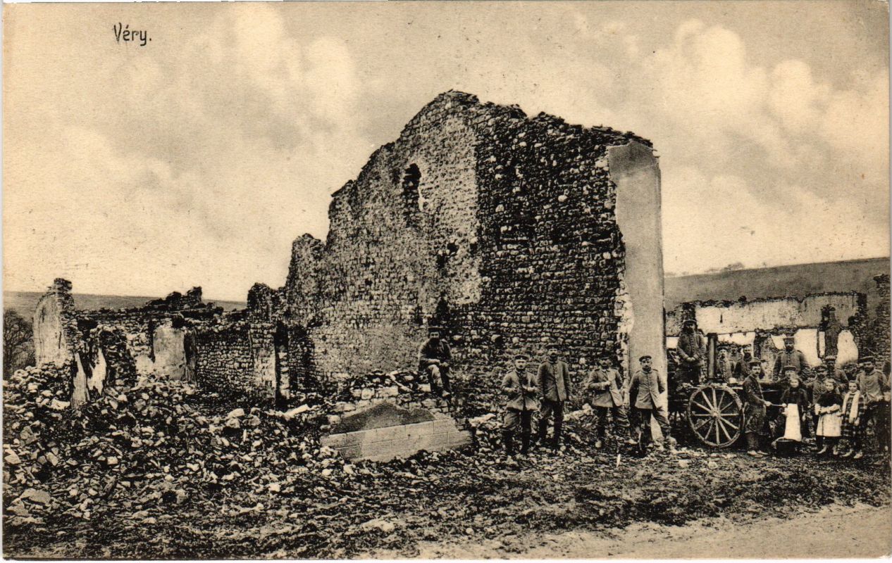 CPA Very - Village Scene - Soldiers - Ruins (1037612)