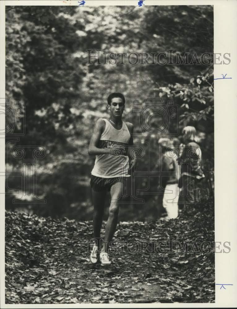 1986 Press Photo Eric Welling, Corcoran Cross Country Track Runner