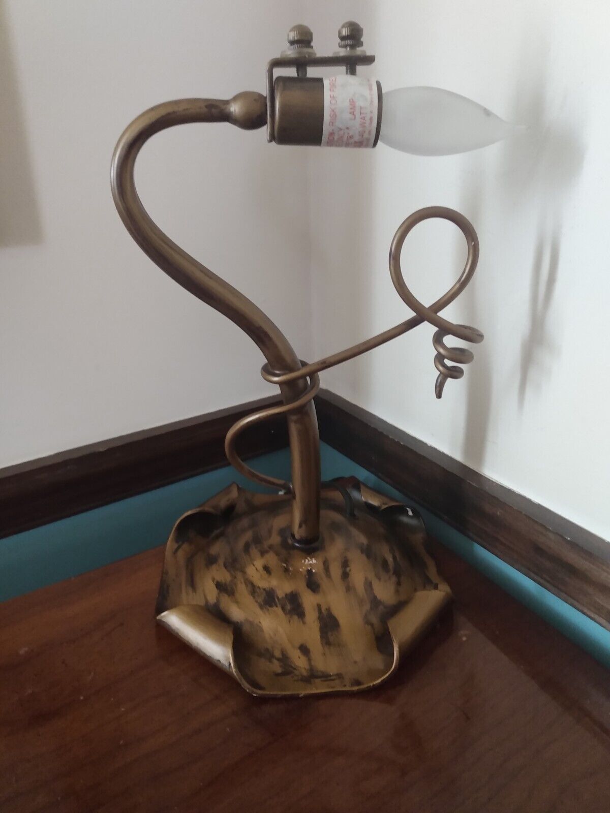 Vintage Unique Art Nouveau Style Table Desk Lamp Metal  Rolled Sculpted Base