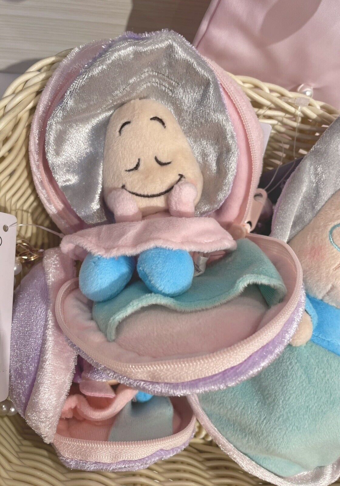 Japan Tokyo Disney Store Young Oyster Plush Toy Zipper Type Alice in Wonderland
