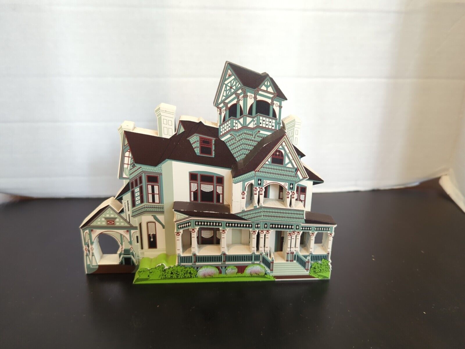 Shelia\'s Collectibles Wood House Allyn Mansion Delavan Wisconsin 