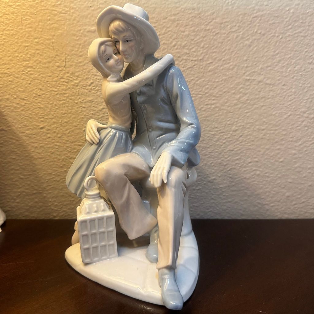 Vintage Duncan Royale Couple “the kiss” Porcelain Figurine 9” High