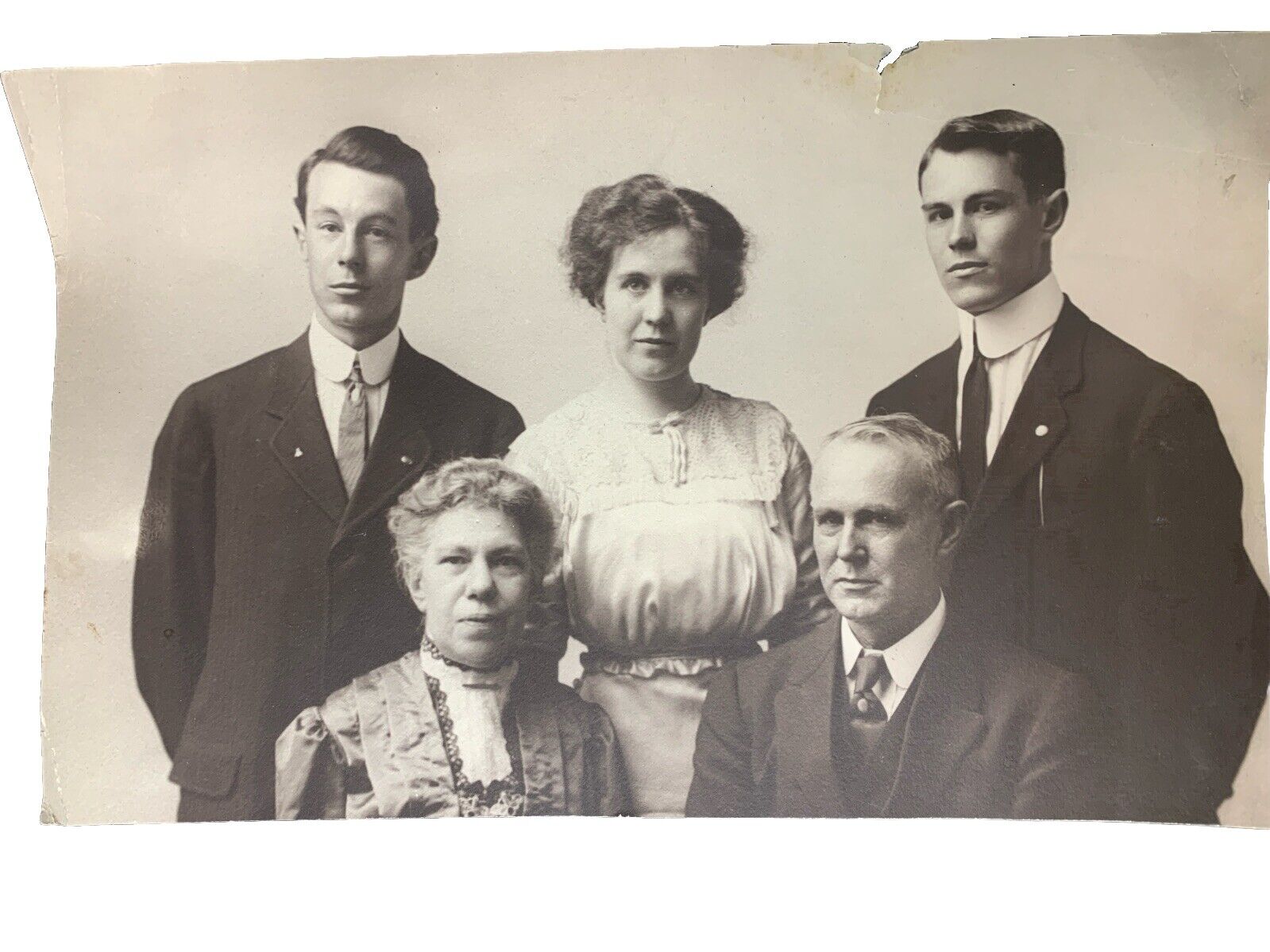 ANTIQUE  1912 Nettleton Family Portrait Black & White L1B