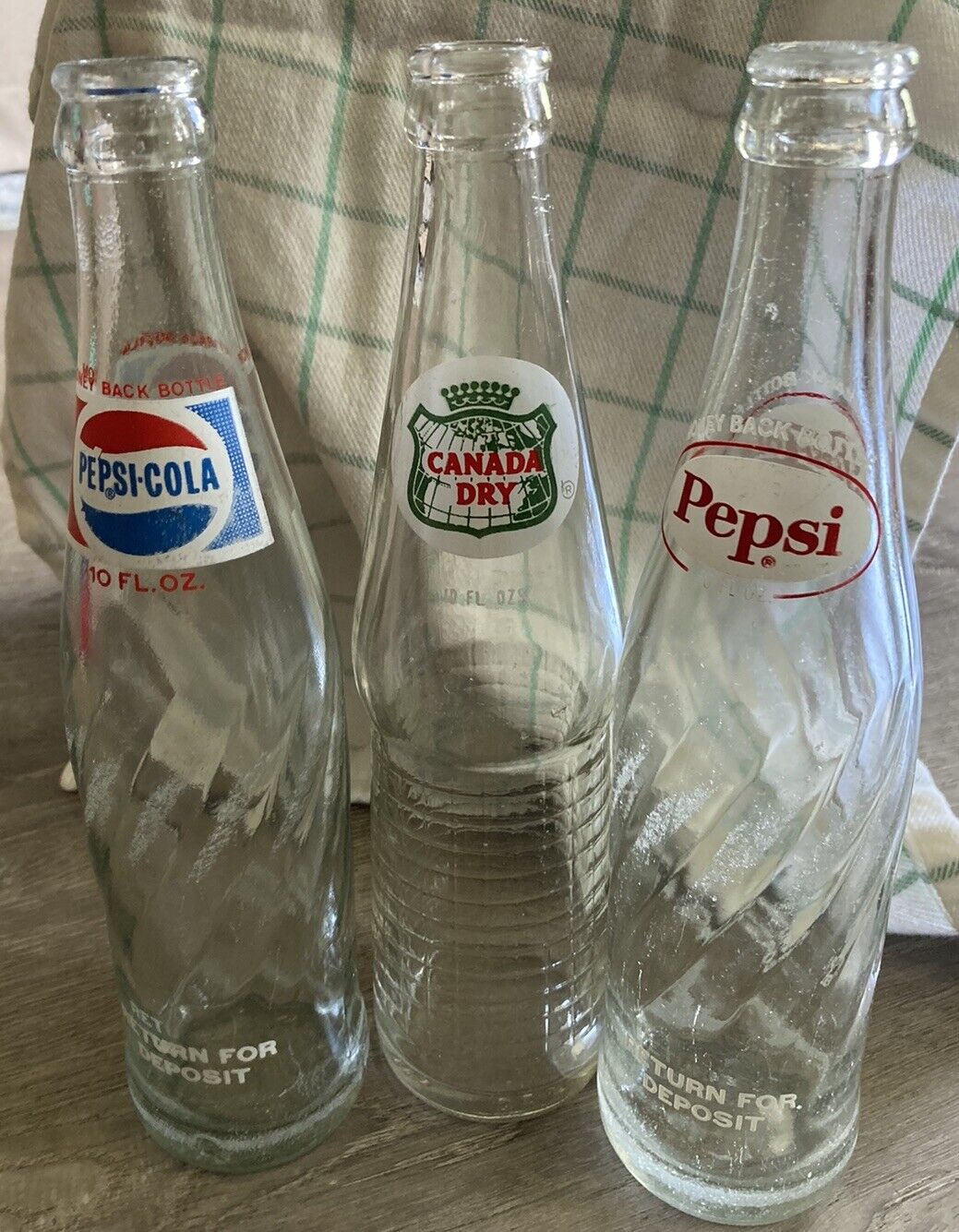 LOT OF 3 VINTAGE BOTTLES 10 OZ PEPSI COLA RED WHITE BLUE 1950’s CANADA DRY GREEN