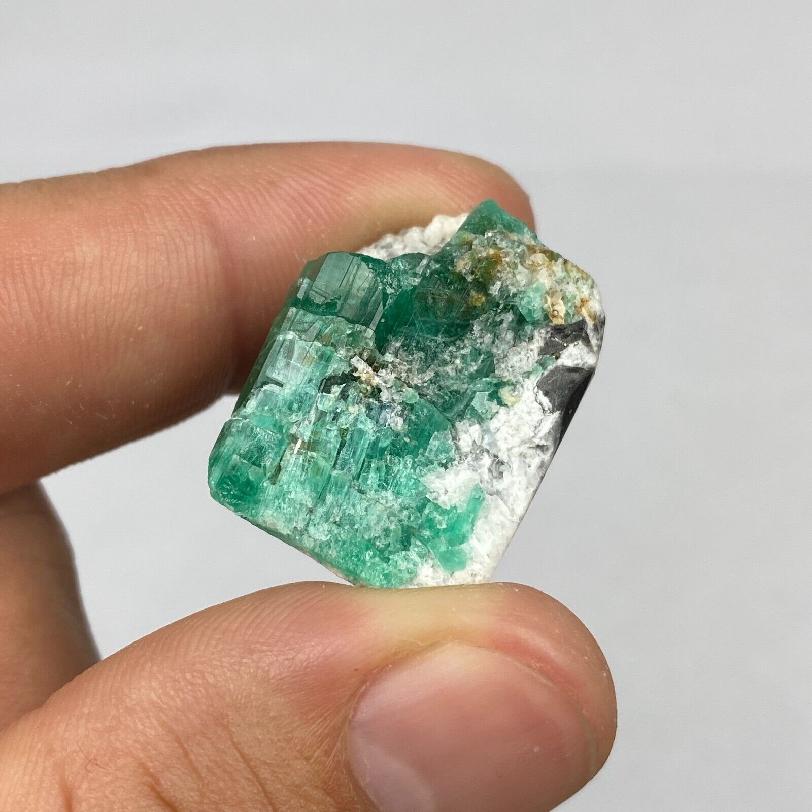 VERY CLEAR NATURAL EMERALD CRYSTAL ON MATRIX  FROM MUZO COLOMBIA 8.50Gr/42.40Ct