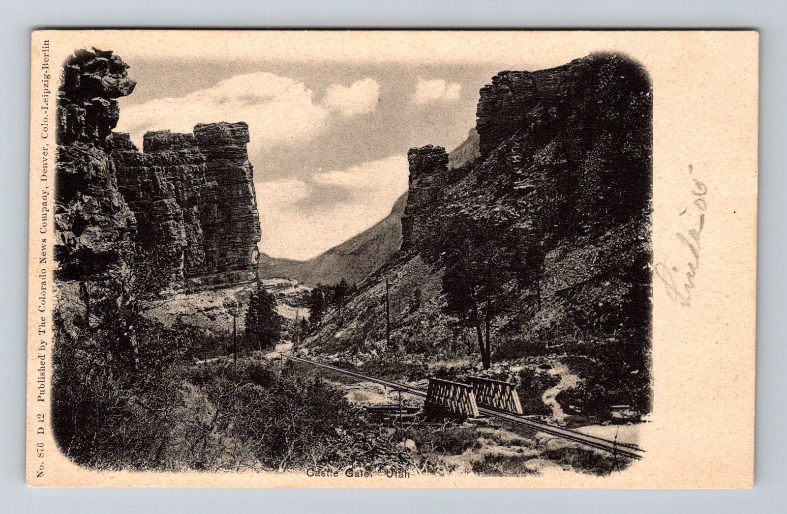 Castle Gate UT-Utah, Castle Gate Vintage Souvenir Postcard
