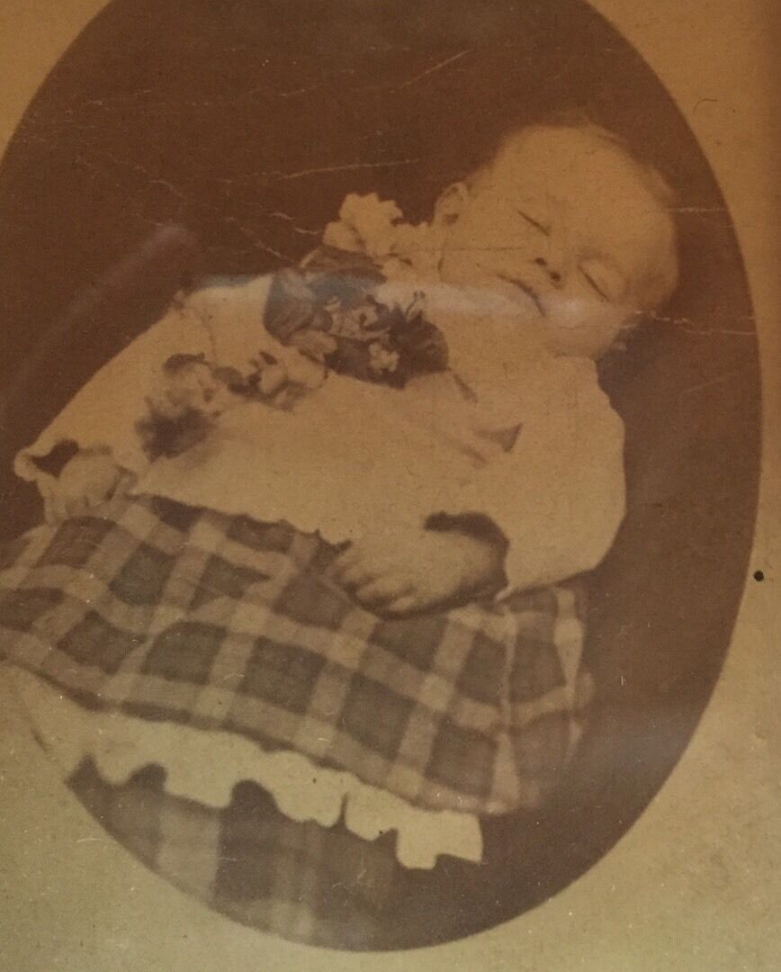 Baby PostMortem Dead Photo And Frame Victorian Era