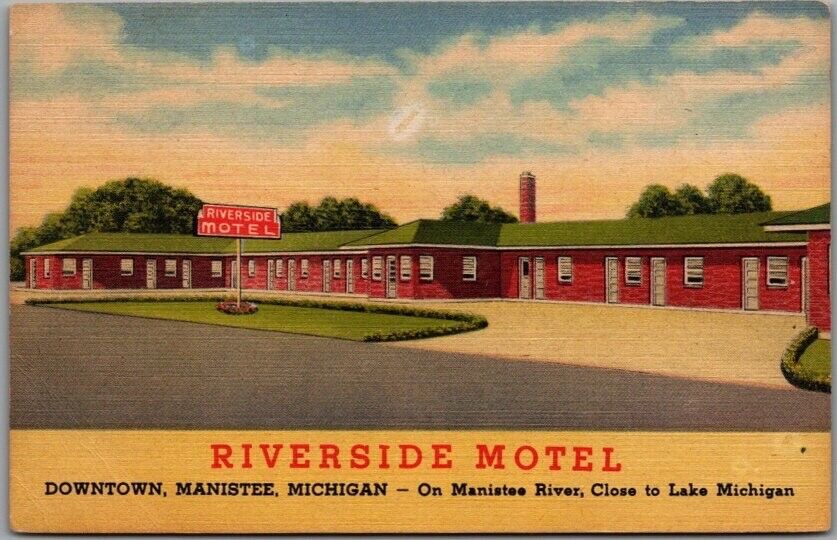 Manistee, Michigan Postcard RIVERSIDE MOTEL Roadside Curteich Linen c1951 Unused