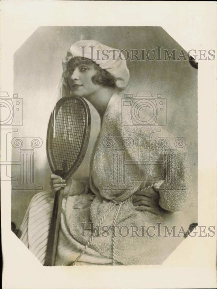 1923 Press Photo Maria Mindzenty, Vienna film star, wears tennis costume.