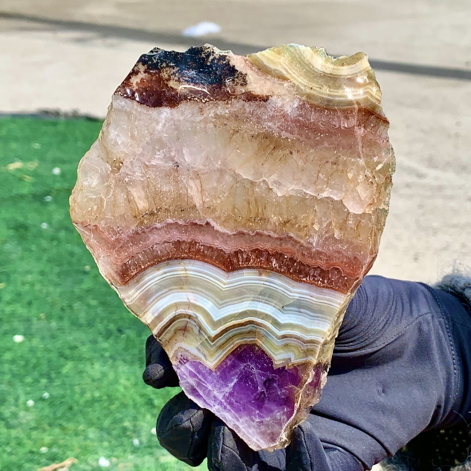 202G Natural and beautiful dreamy amethyst rough stone specimen