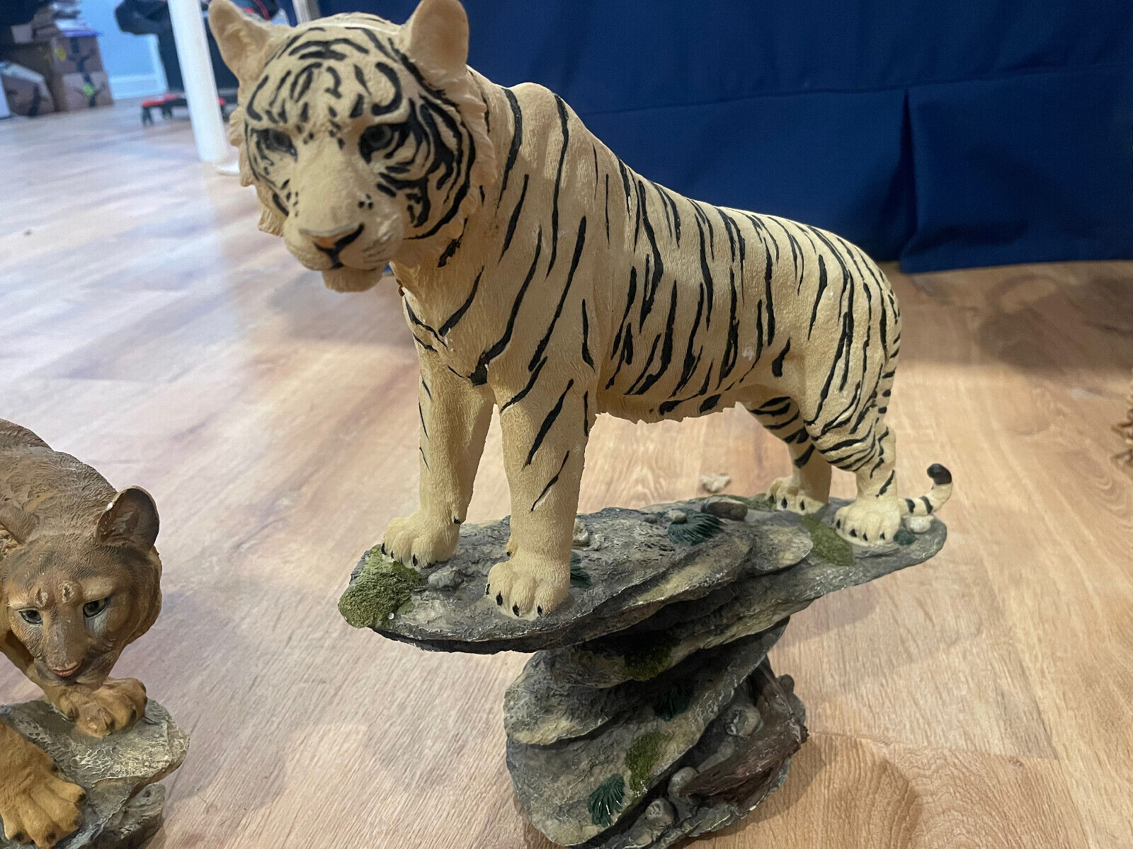 DWK Corporation World of Wonders White Tiger on Rocks Statue Figurine 15x14 in.