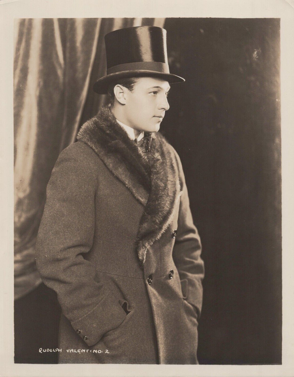 HOLLYWOOD GAY INTEREST Rudolph Valentino HANDSOME PORTRAIT 1940s Photo C23