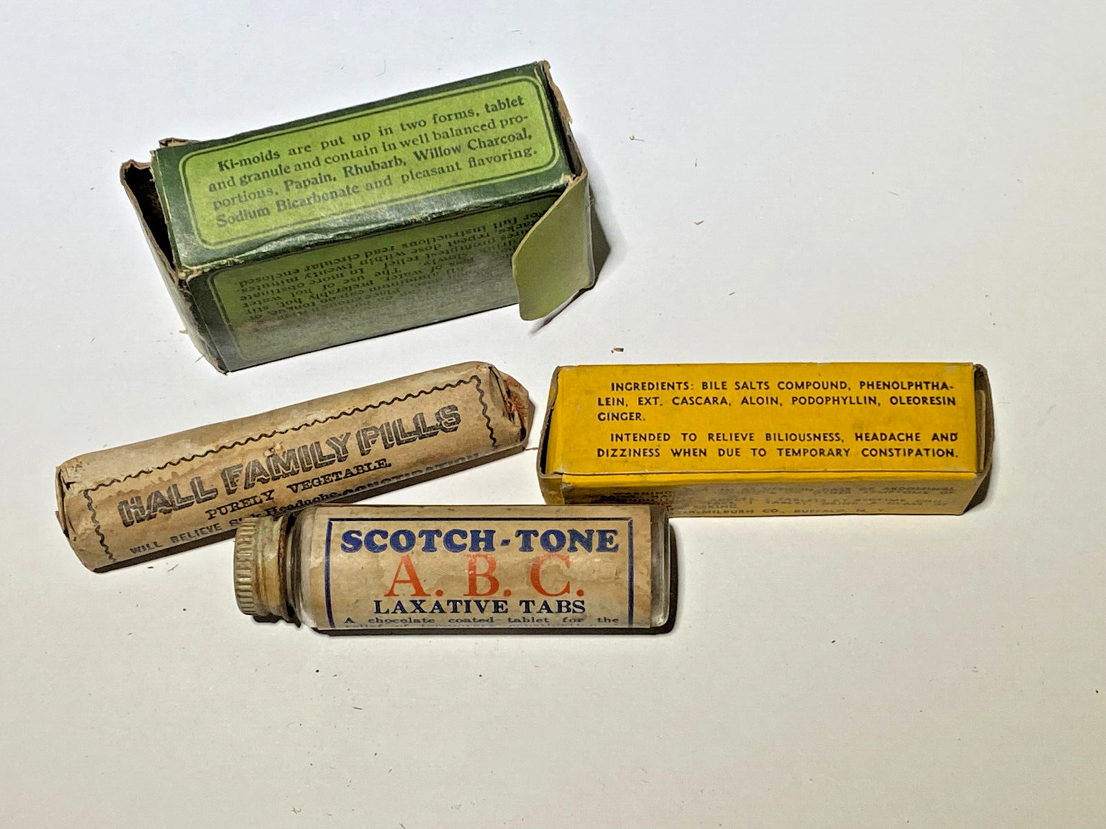 4 Vintage Medicine Containers Full, DOAN\'S, KI-MOIDS,SCOTCH-TONE, HALL, *BNT1047