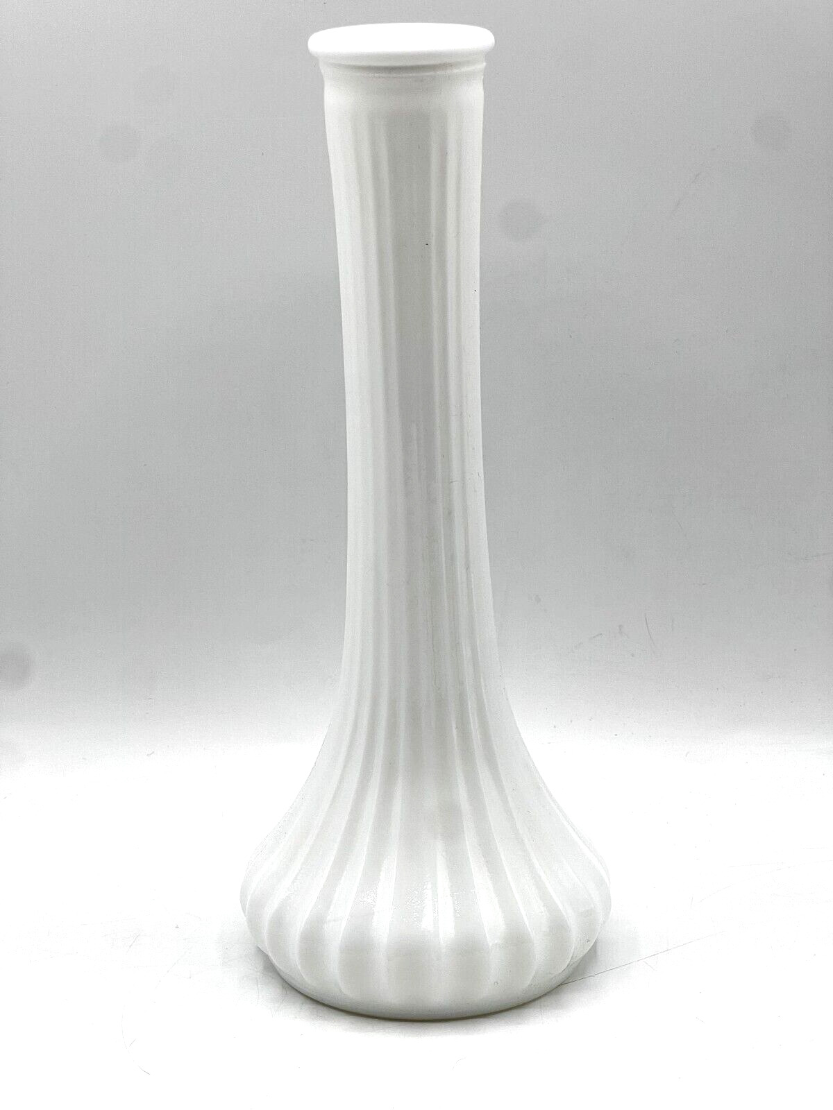 Vintage Hoosier White Milk Glass #4096 Long Stemmed Ribbed Bud Vase 9\