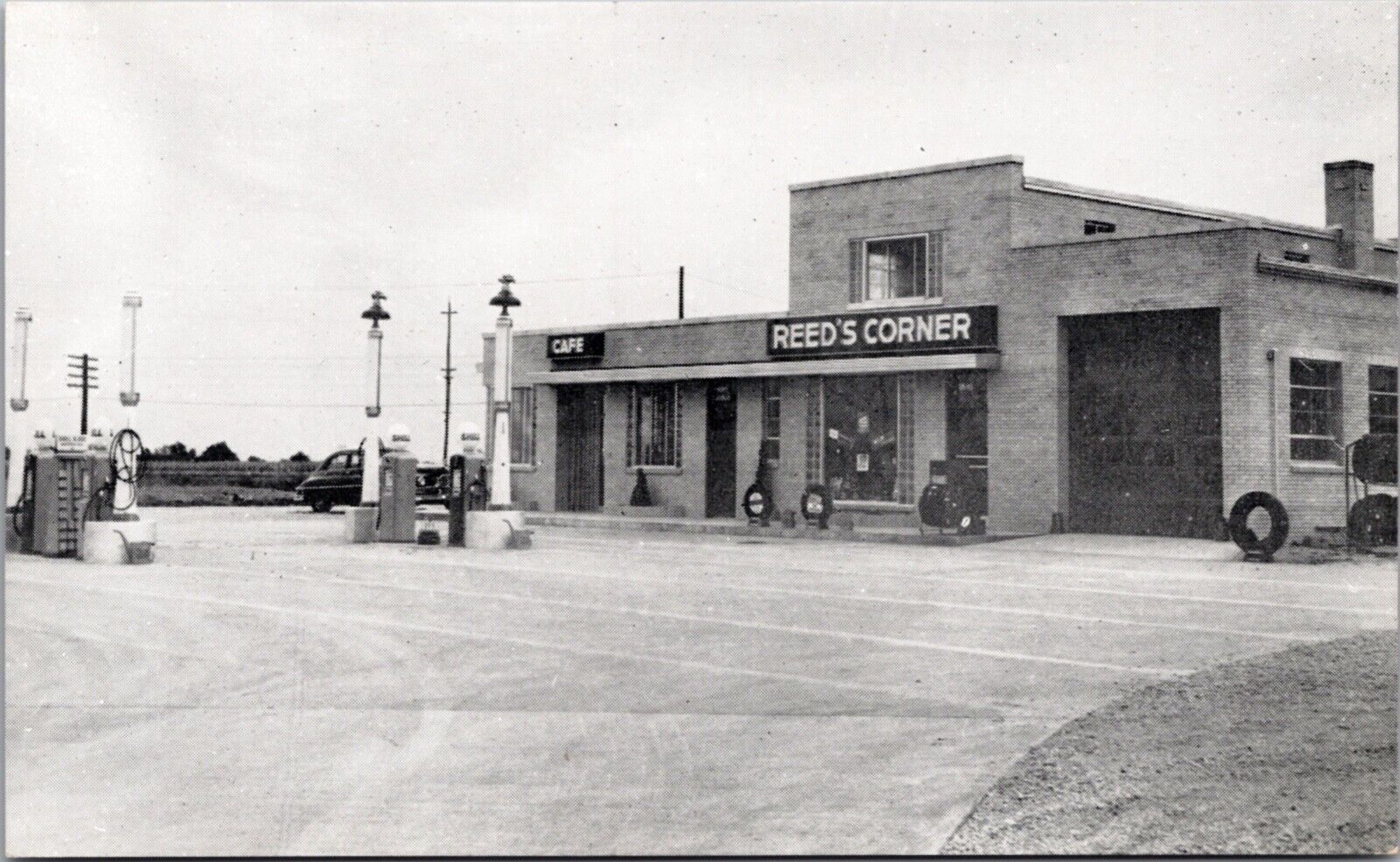 Postcard Reed\'s Corner Station Highways 24 and 63 in Moberly, Missouri
