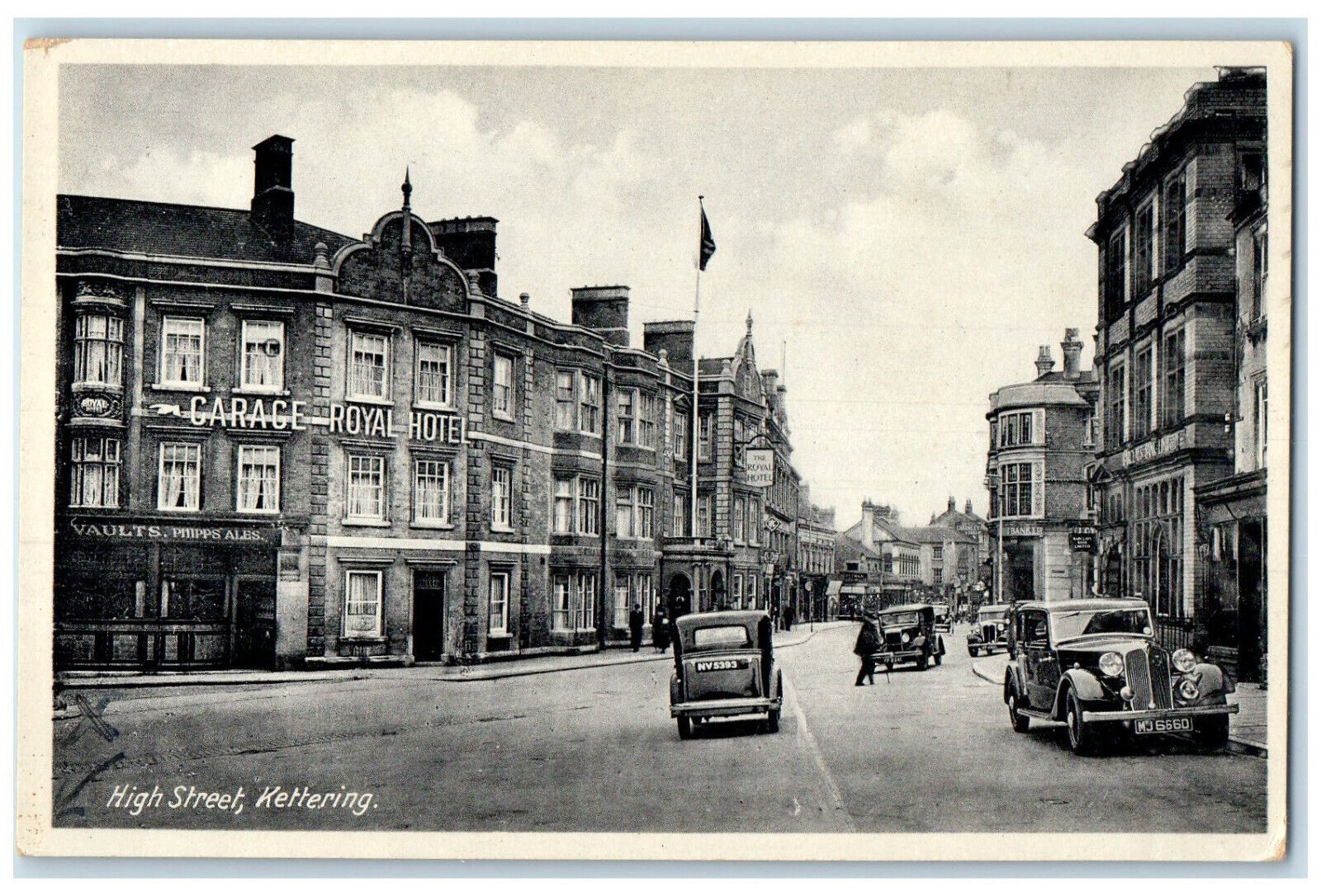 c1930\'s High Street Kettering Garage Royal Hotel England Vintage Postcard