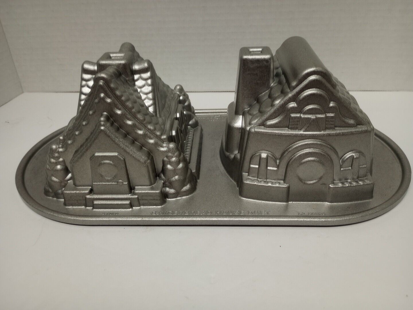 Nordic Ware GINGERBREAD HOUSE DUET Pan 3D Cast Aluminum 2 Sections 5 Cups 
