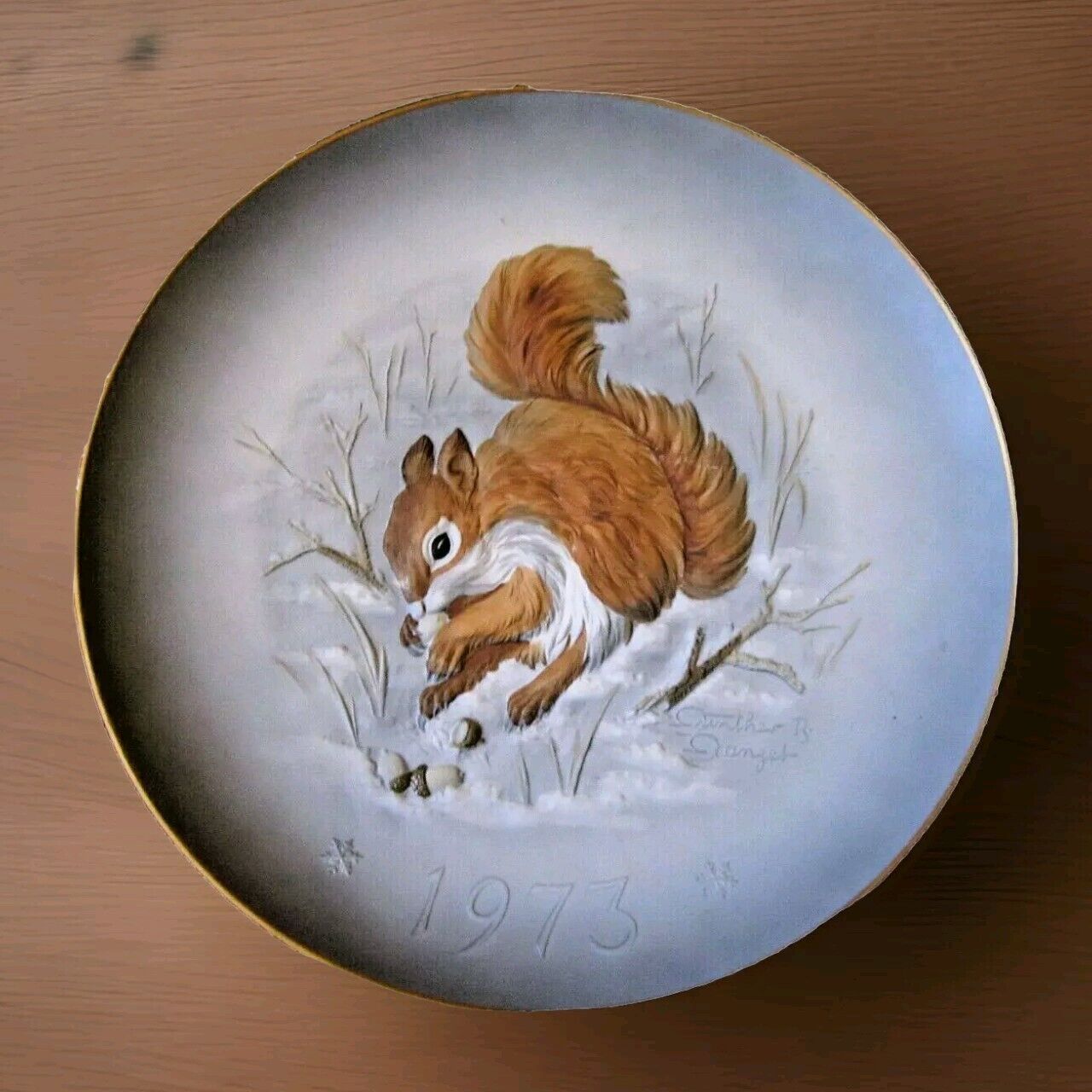 Hutschenreuther Wallace Relief Collector Plate 1973 Gracious Gift Squirrel