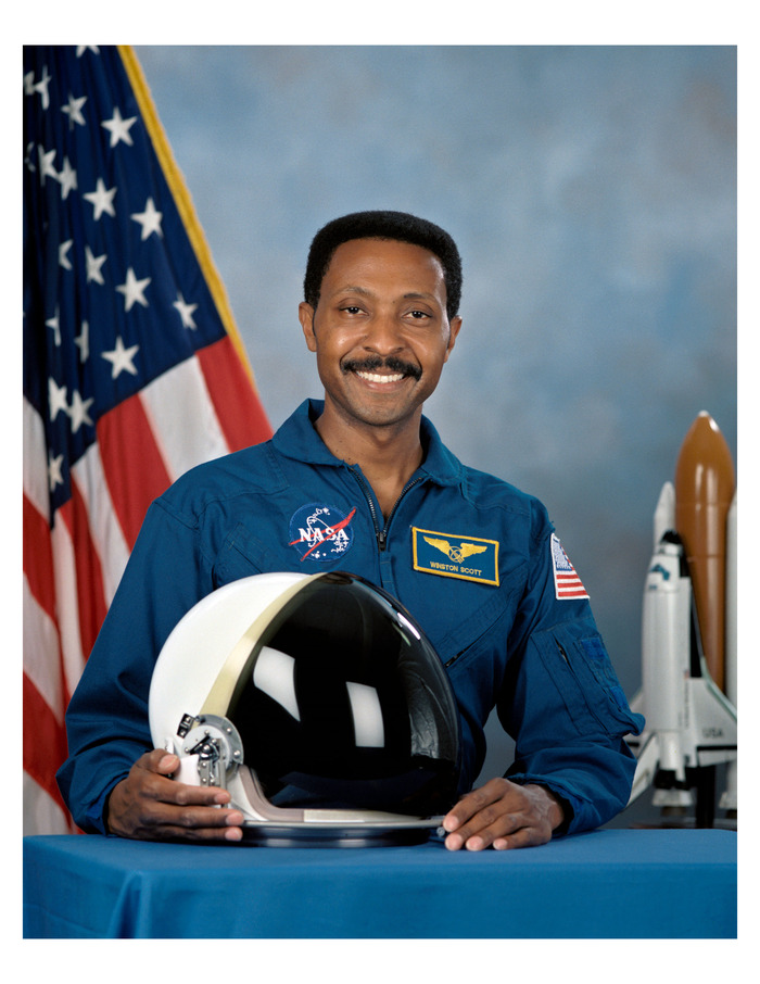 1992 NASA Astronaut Winston Scott 8x10 Portrait Photo On 8.5\