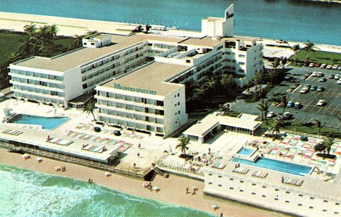 1950s MIAMI BEACH FLORIDIA THE MONTMARTE HOTEL OCEANSIDE AERIAL POSTCARD 44-160