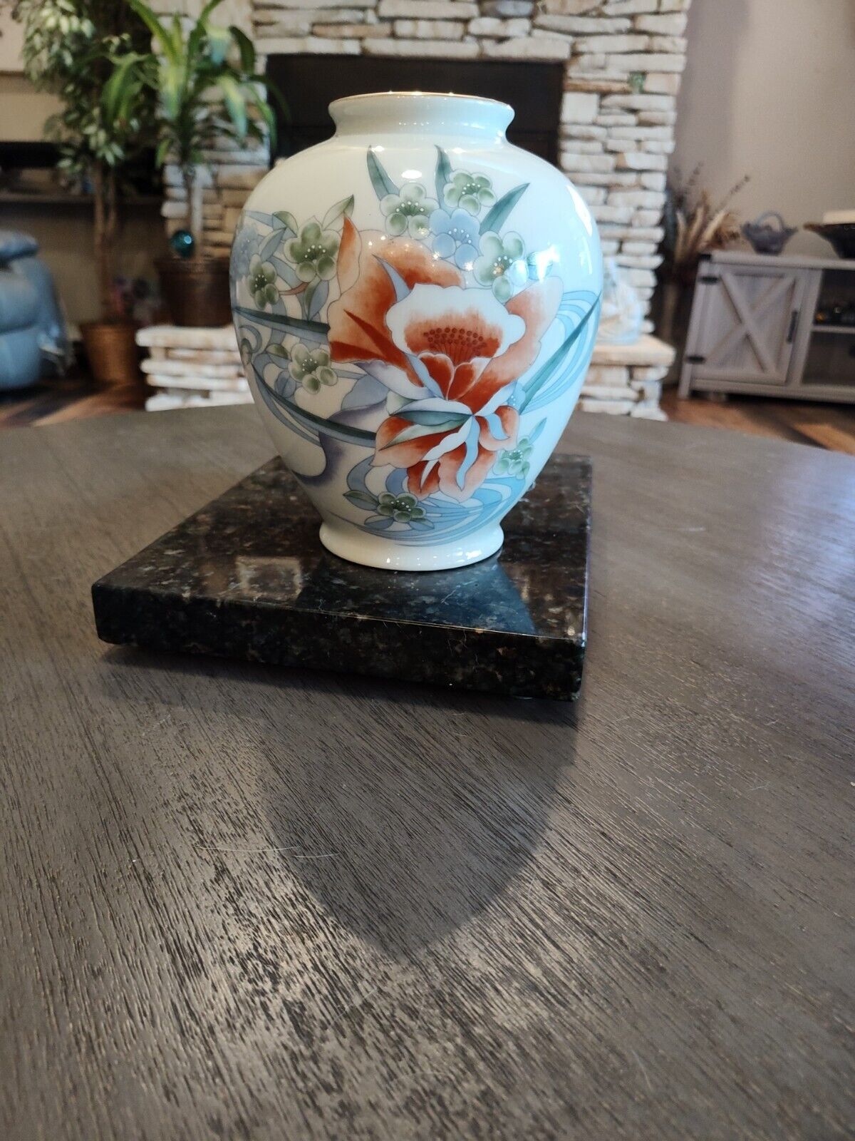 Vintage Japanese Takahashi Hand Painted Porcelain Vase Excel. Used Condit. 8.5”T