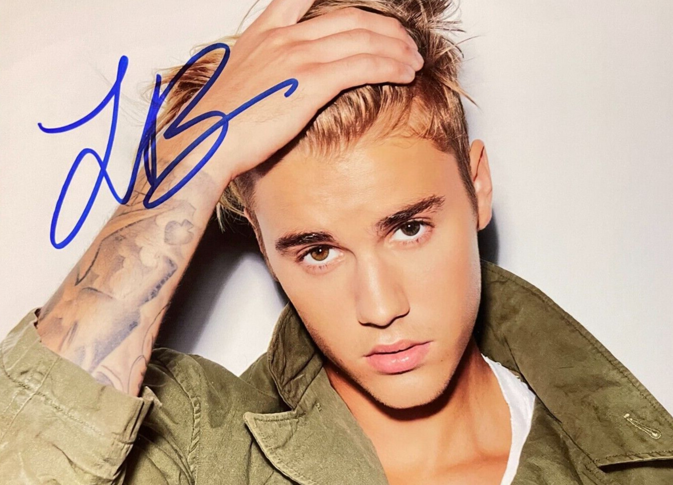 Justin Bieber  Hand Signed 7x5\
