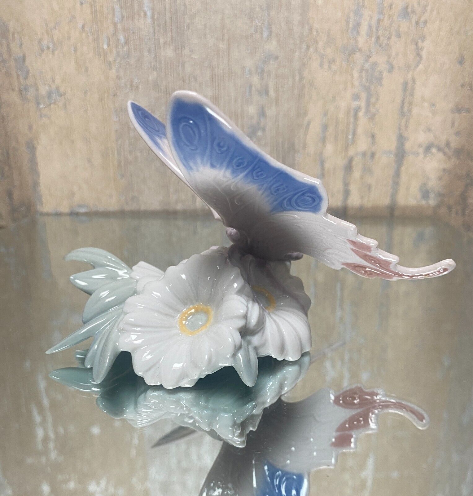 Lladro Graceful Landing Butterfly Porcelain Figuring Retired