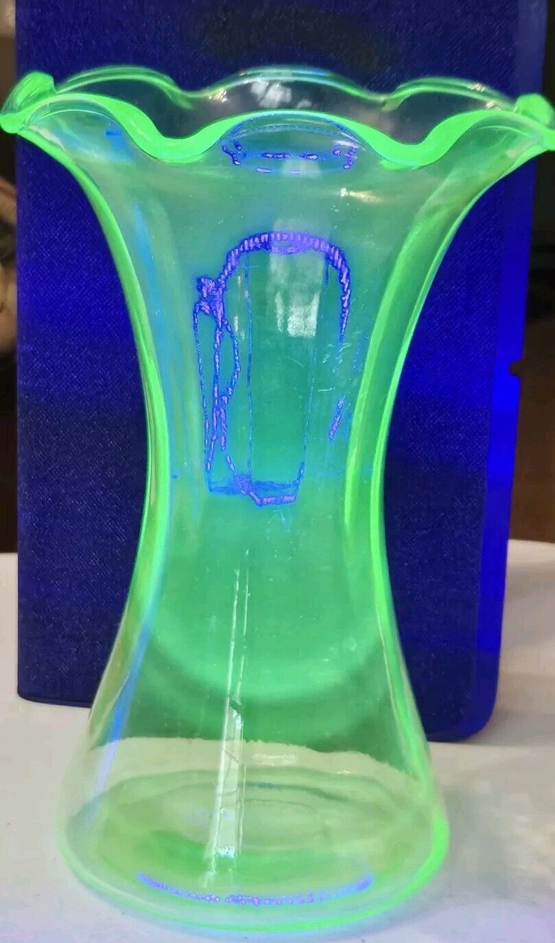 Uranium VTG  Vaseline Green Glass 8