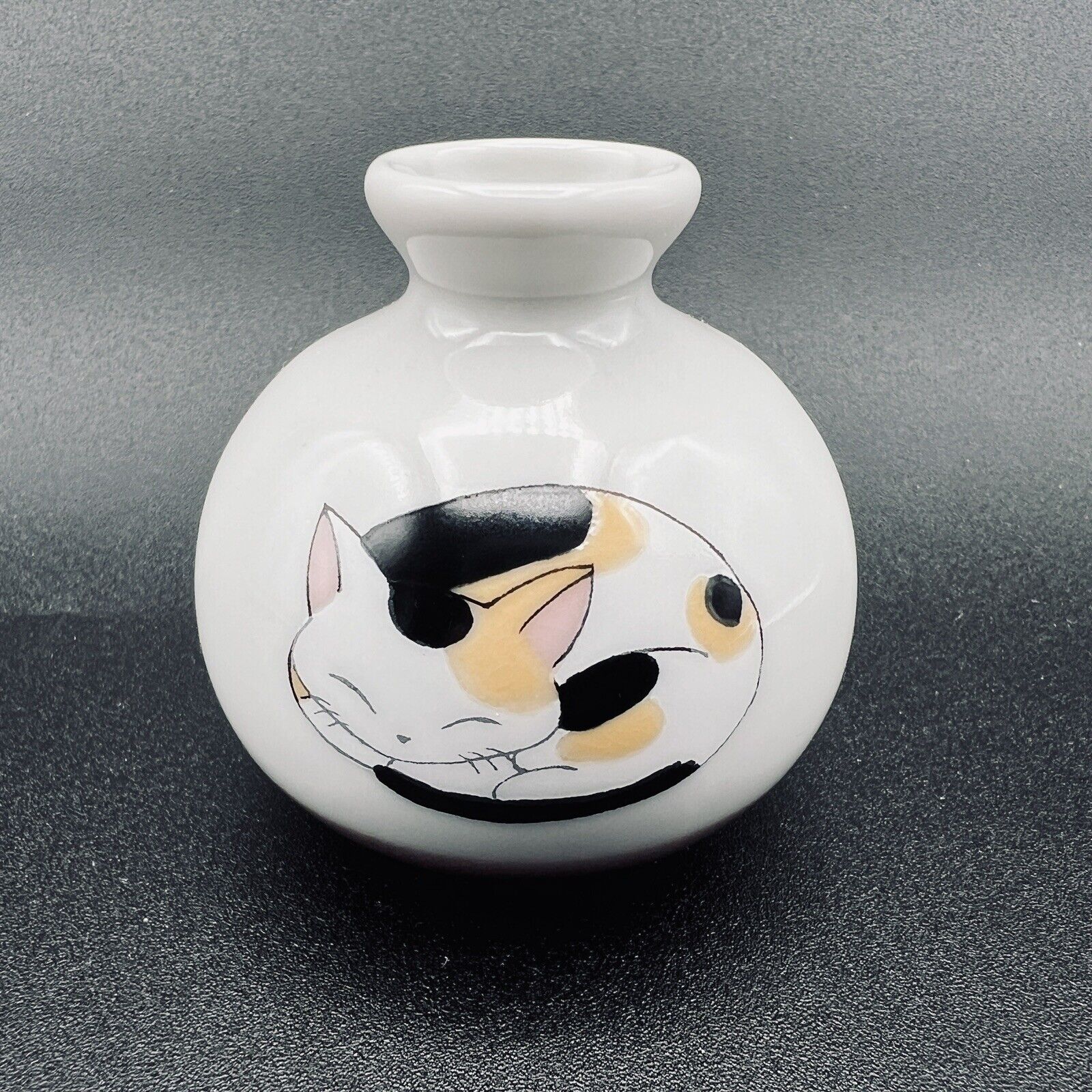 Kutani Yaki Ware Mini Flower Bud Vase Sleeping Calico Cat Neko Made in Japan NEW