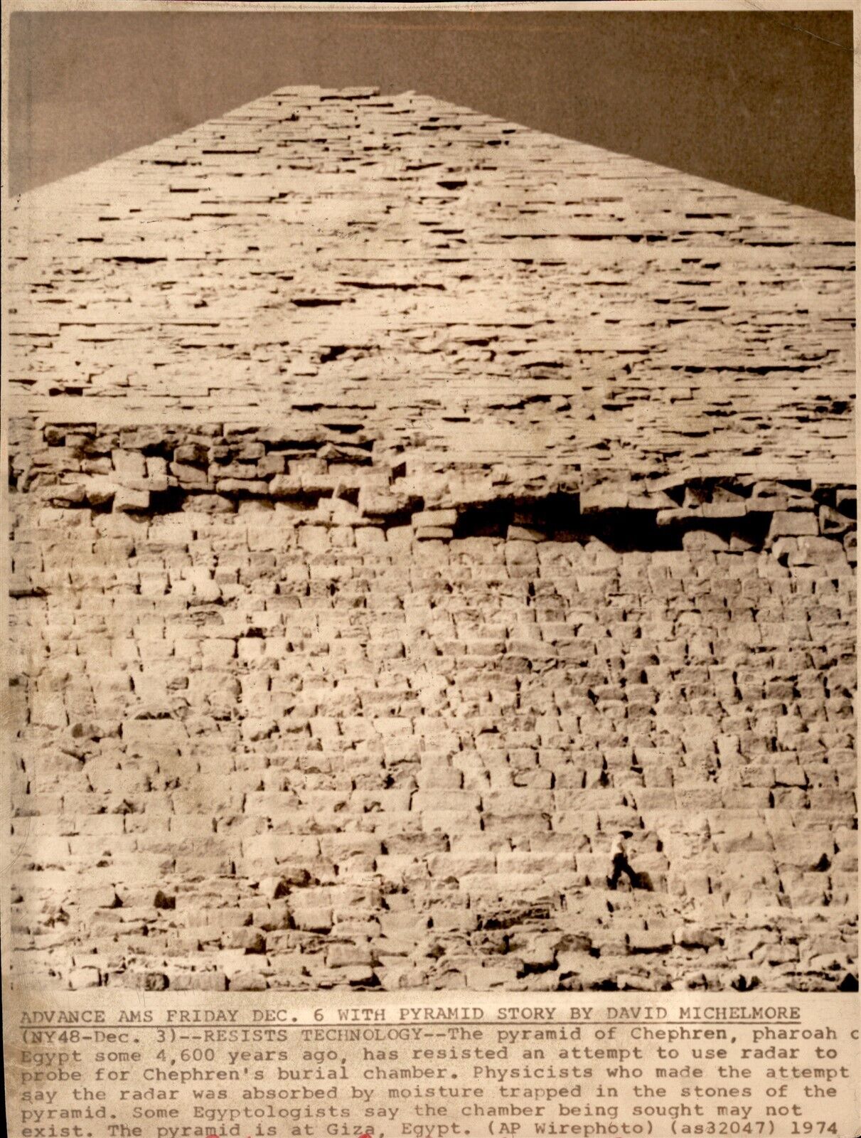 LG20 1974 AP Wire Photo GIZA EGYPT PYRAMID OF CHEPHREN RESISTS RADAR RECHNOLOGY
