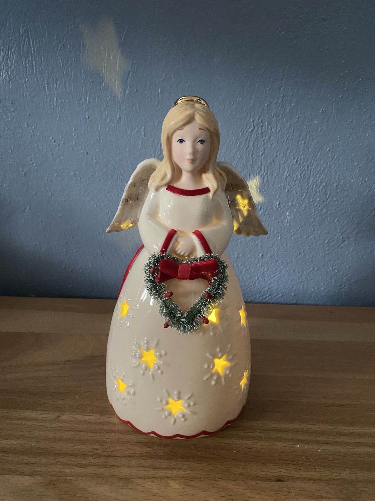 Lenox Merry And Light Lit Angel Figurine 8” Holding Heart Shaped Wreath