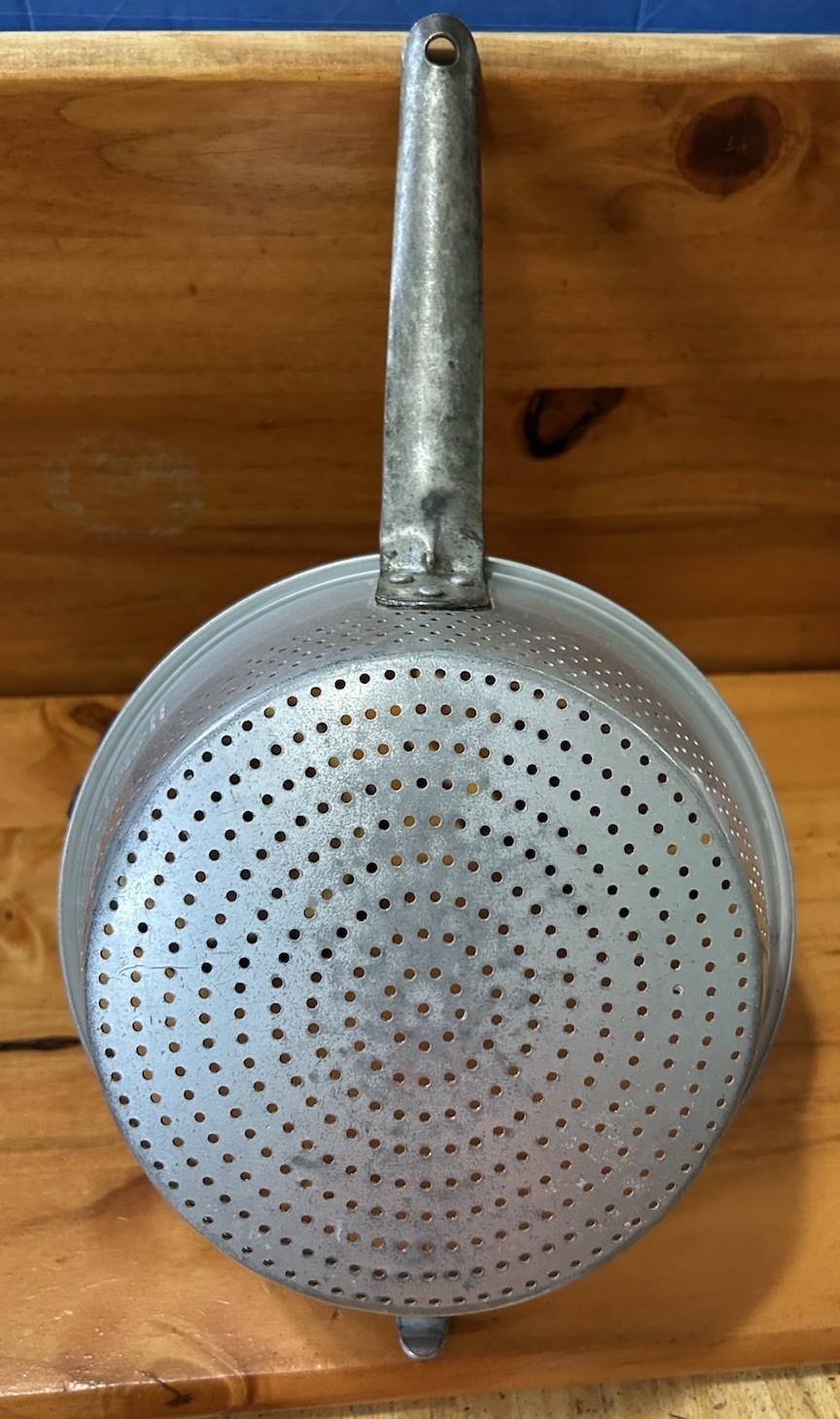 VTG Wearever #3102 Colander Strainer 8.5” Aluminum Commercial Restaurant Handle