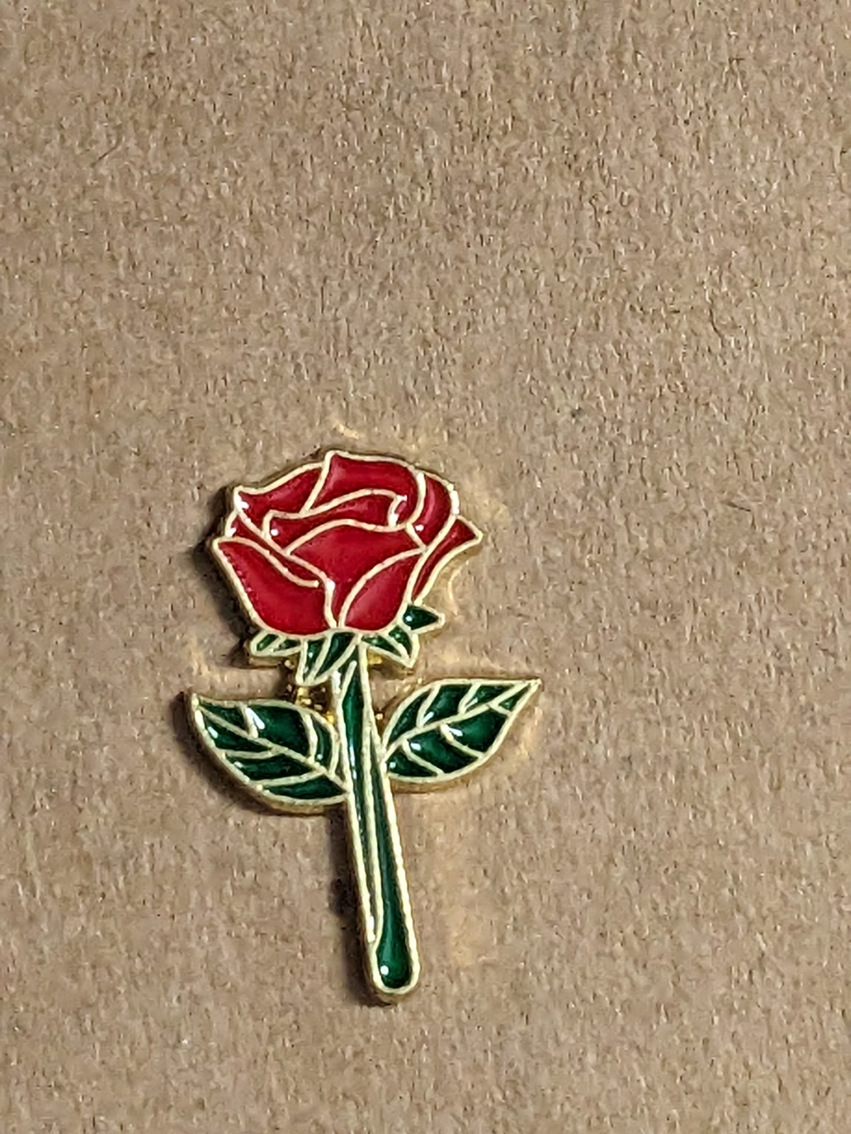 Elegant Red Rose Flower Lapel Pin Enamel Gold Tone Collectible Brooch Elegant Red Rose Flower Lapel Pin Enamel Gold Tone Collectible Brooch