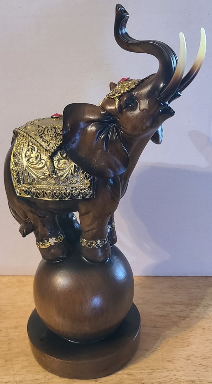 ELEPHANT ON BALL AFRICA TUSKS TRUNK UP CIRCUS FIGURINE ELEPHANT ON BALL AFRICA TUSKS TRUNK UP CIRCUS FIGURINE