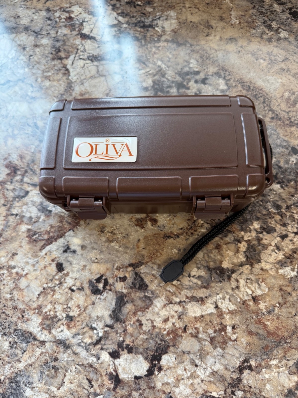 Oliva 10ct Heavy Duty Travel Humidor- Brown. NEW Oliva 10ct Heavy Duty Travel Humidor- Brown. NEW