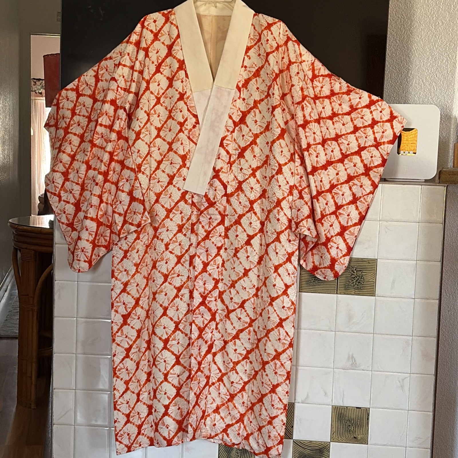 VINTAGE Japanese Kimono all Silk JUBAN ORANGE RED SHIBORI Large 