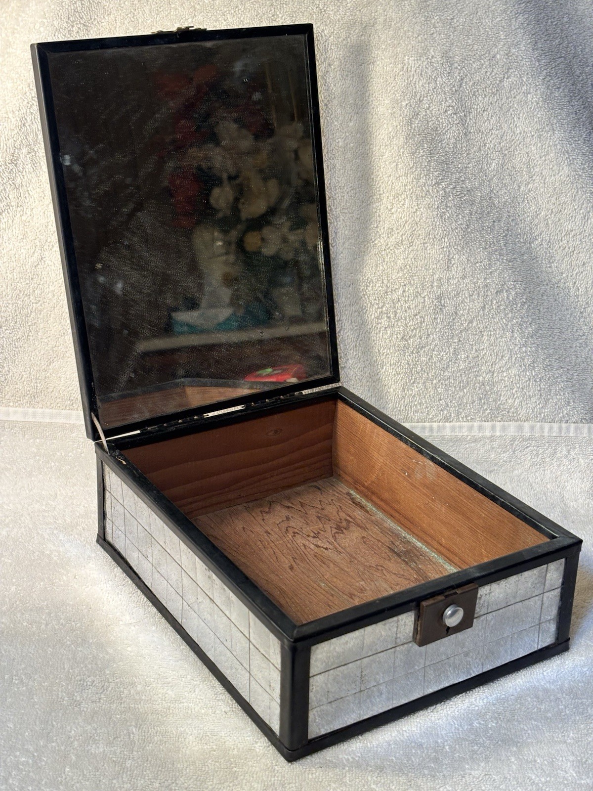 VTG 1930s Victorian Art lidded Wood/Metal Vanity box  Metal tiled mirror lid